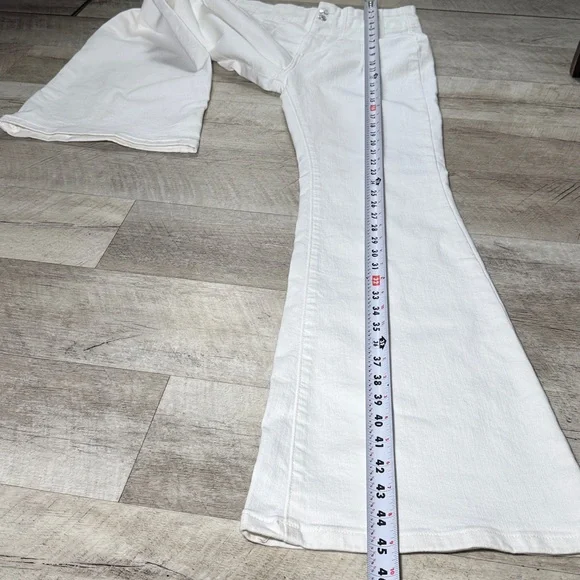 We The Free Snowy White Flare Jeans Size 31 - Picture 8 of 12